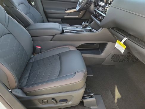 New 2025 Nissan Pathfinder Platinum image 15