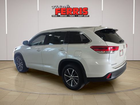 Used 2017 Toyota Highlander XLE AWD/4WD image 7
