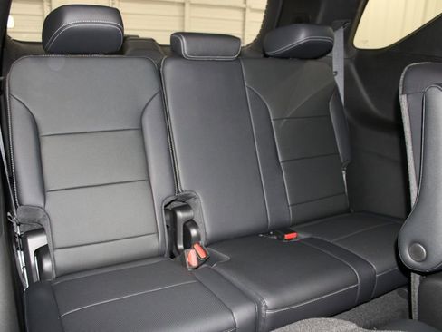 New 2026 Chevrolet Traverse LT w/ Sun and Wheel Package FWD image 27