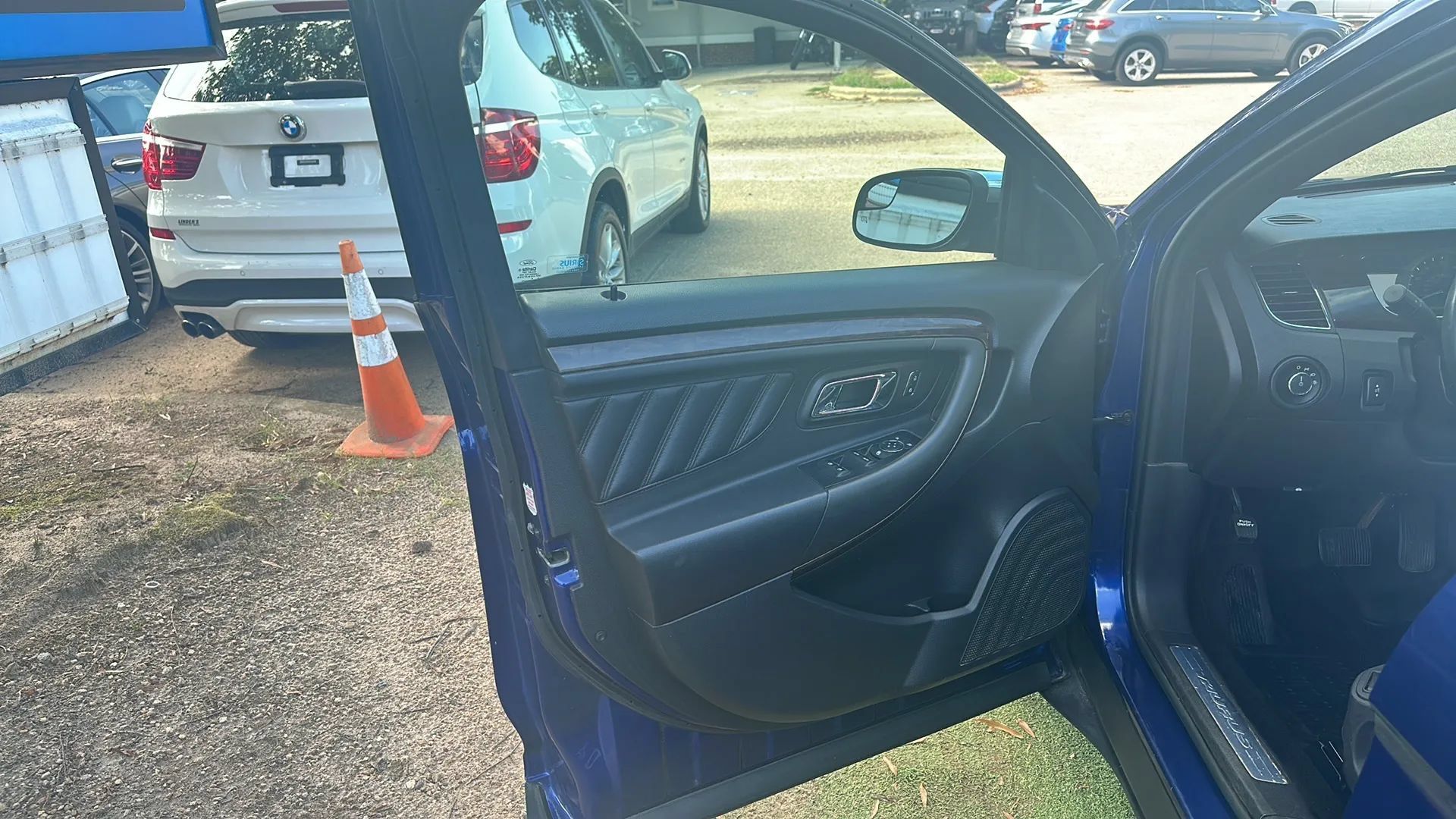 Used 2014 Ford Taurus Limited FWD image 11