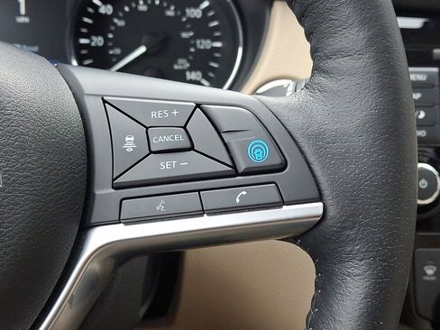 Used 2020 Nissan Rogue SL w/ Premium Package image 22