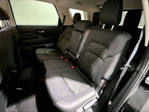 Used 2022 Nissan Pathfinder S image 23