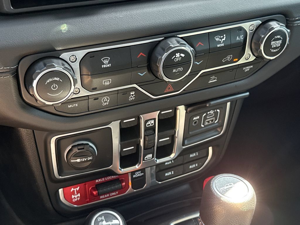 Used 2025 Jeep Gladiator Mojave AWD/4WD image 25