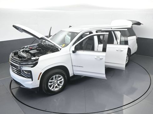 Used 2025 Chevrolet Suburban LT RWD image 71