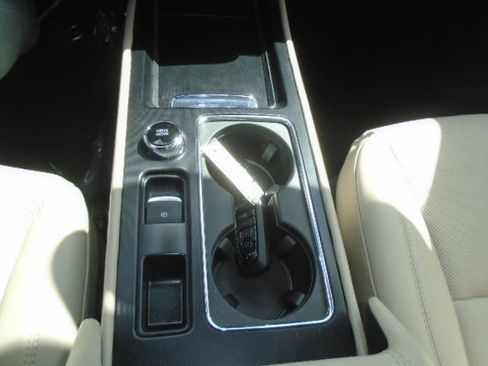 Used 2025 Lincoln Corsair AWD w/ Equipment Group 101A image 17