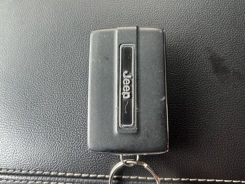 Used 2023 Jeep Grand Cherokee L Laredo AWD/4WD image 36