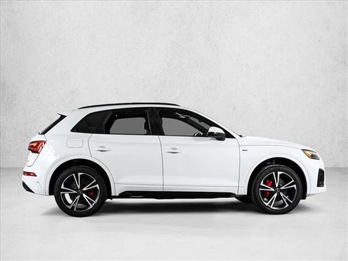 Certified 2025 Audi Q5 2.0T Premium Plus w/ Premium Plus Package image 4