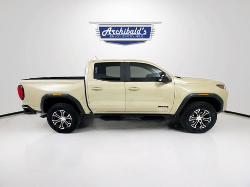 Used 2024 GMC Canyon AT4 w/ AT4 Premium Package image 9