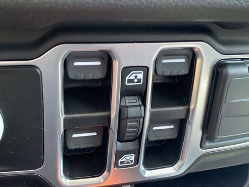 Used 2024 Jeep Wrangler Unlimited AWD/4WD image 30