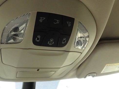 Used 2023 Chrysler Voyager LX image 29