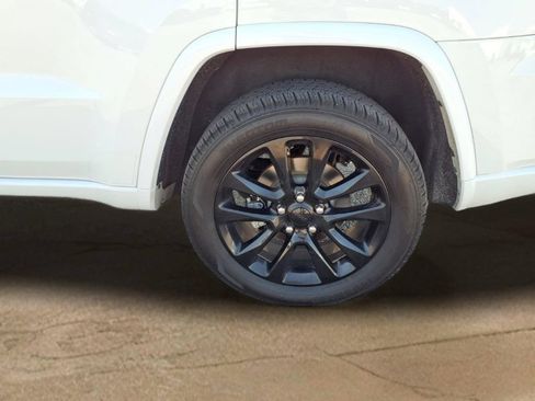 Used 2019 Jeep Grand Cherokee Altitude AWD/4WD image 24