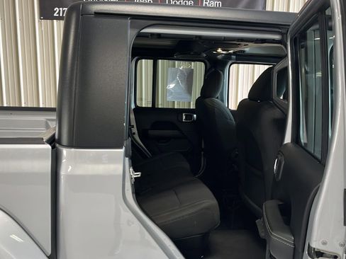Used 2023 Jeep Gladiator Overland image 13