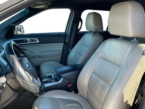Used 2014 Ford Explorer XLT w/ Equipment Group 202A image 9