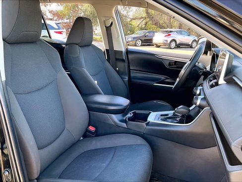 Used 2023 Toyota RAV4 LE image 8