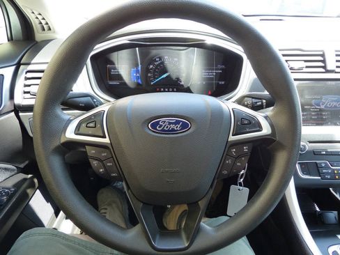 Used 2016 Ford Fusion SE FWD image 42