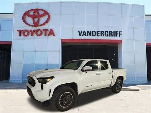 Used 2024 Toyota Tacoma TRD Sport image 2