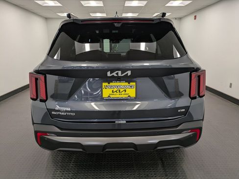 Used 2024 Kia Sorento SX Prestige w/ Sage Leather Package image 5