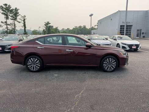 Used 2024 Nissan Altima 2.5 SV w/ SV Premium Package AWD/4WD image 2