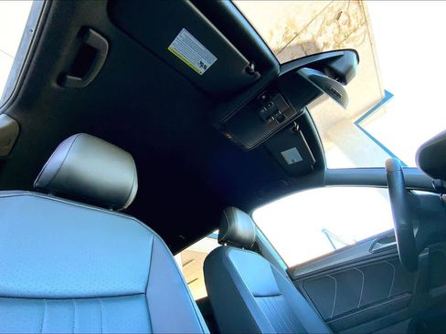 Used 2022 Volkswagen Tiguan SE R-Line image 13