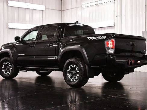 Used 2023 Toyota Tacoma TRD Off-Road w/ Advanced Technology Package AWD/4WD image 5