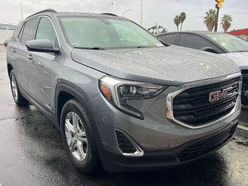 Used 2020 GMC Terrain SLE w/ Driver Convenience Package image 3