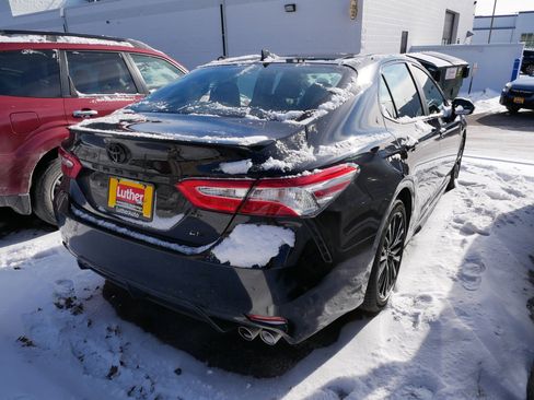 Used 2020 Toyota Camry SE image 5