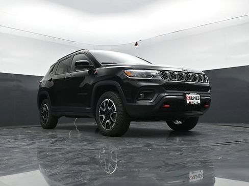 New 2026 Jeep Compass Trailhawk w/ Trailer Tow Group AWD/4WD image 53