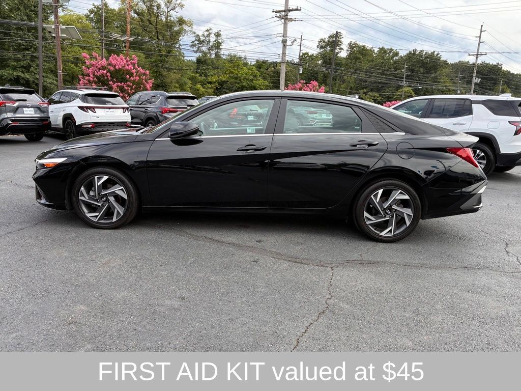 Used 2025 Hyundai Elantra Limited w/ Cargo Package FWD image 4