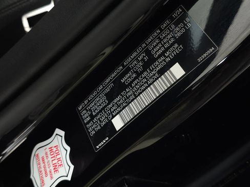 Certified 2025 Volvo XC60 B5 Plus AWD/4WD image 34