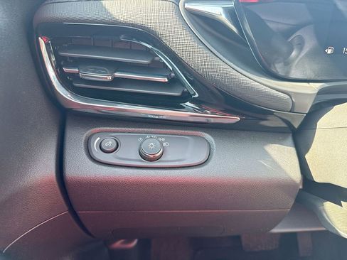 Used 2025 Buick Envista Sport Touring FWD image 18