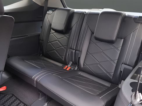 Certified 2024 Volkswagen Atlas SE FWD image 18