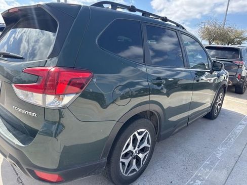 Used 2023 Subaru Forester Premium image 3