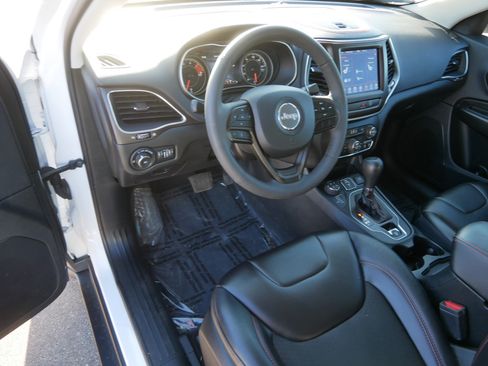 Used 2022 Jeep Cherokee Trailhawk image 21