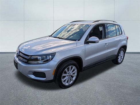 Used 2017 Volkswagen Tiguan S image 7
