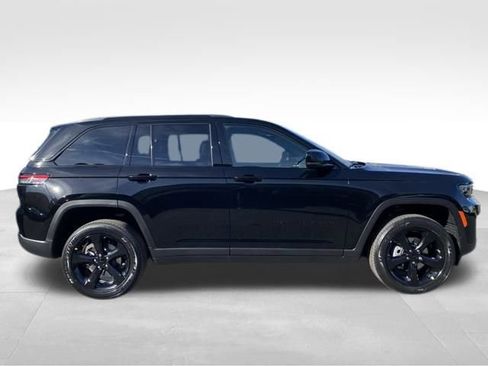 New 2025 Jeep Grand Cherokee Altitude image 7