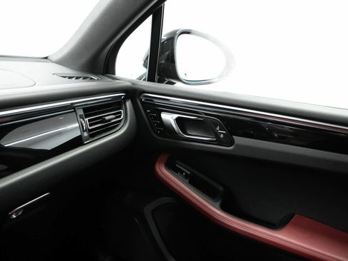 Used 2022 Porsche Macan AWD/4WD image 26