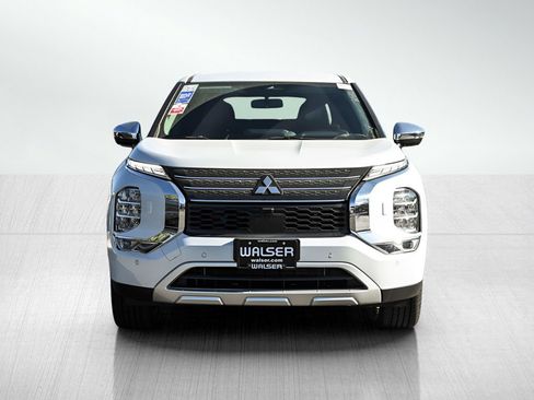 New 2025 Mitsubishi Outlander SE image 2