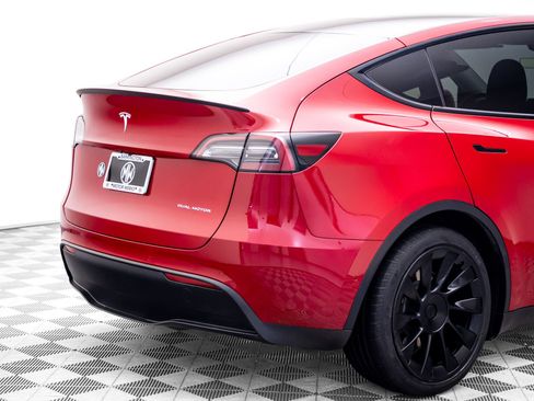 Used 2022 Tesla Model Y Long Range AWD/4WD image 36