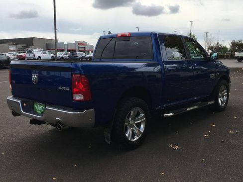 Used 2019 RAM 1500 Classic SLT w/ SLT Plus D←cor Group AWD/4WD image 8