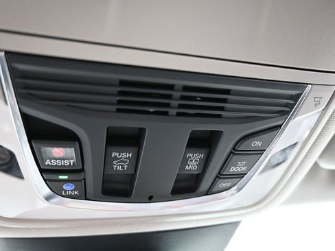 Used 2023 Acura MDX SH-AWD w/ Advance Package image 33