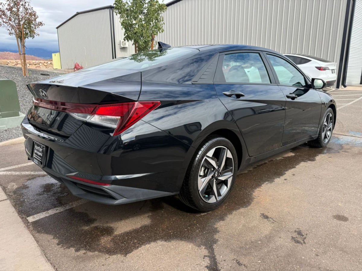 Used 2023 Hyundai Elantra SEL w/ Convenience Package FWD image 8