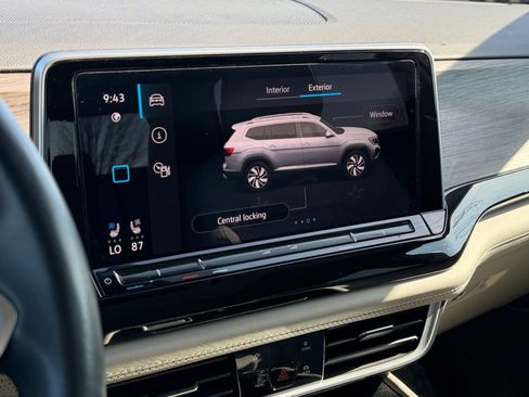 Used 2024 Volkswagen Atlas SEL Premium R-Line image 34