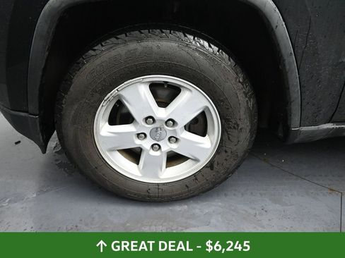Used 2012 Jeep Grand Cherokee Laredo AWD/4WD image 12