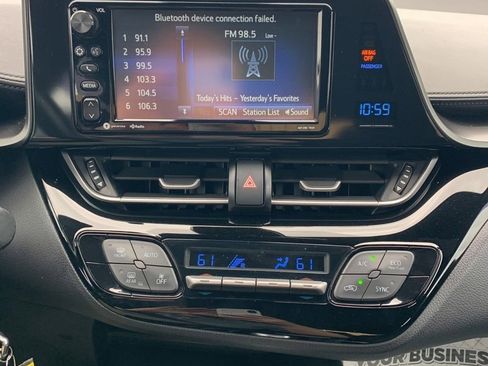 Used 2018 Toyota C-HR XLE FWD image 10