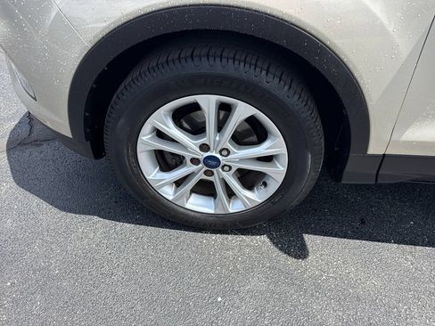 Used 2017 Ford Escape SE FWD image 18
