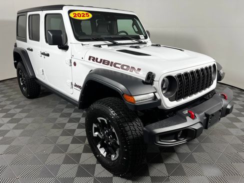 Used 2025 Jeep Wrangler Unlimited Rubicon AWD/4WD image 3