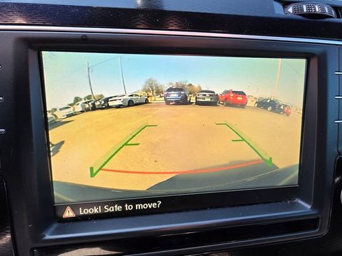 Used 2016 Volkswagen Golf S image 14