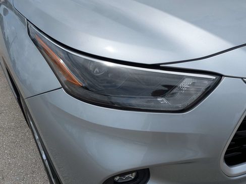 Used 2022 Toyota Highlander LE FWD image 10