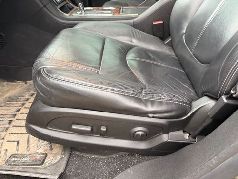 Used 2014 Chevrolet Traverse LT image 9