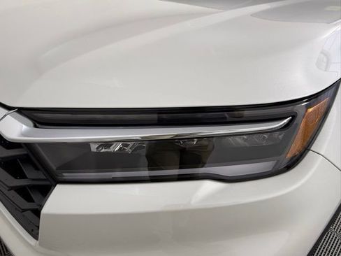 Used 2025 Honda Pilot EX-L image 11